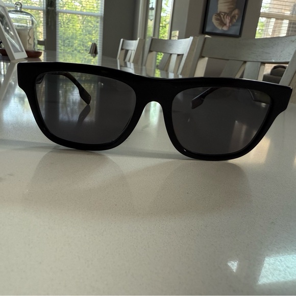 Men’s Burberry Sunglasses - Picture 1 of 4